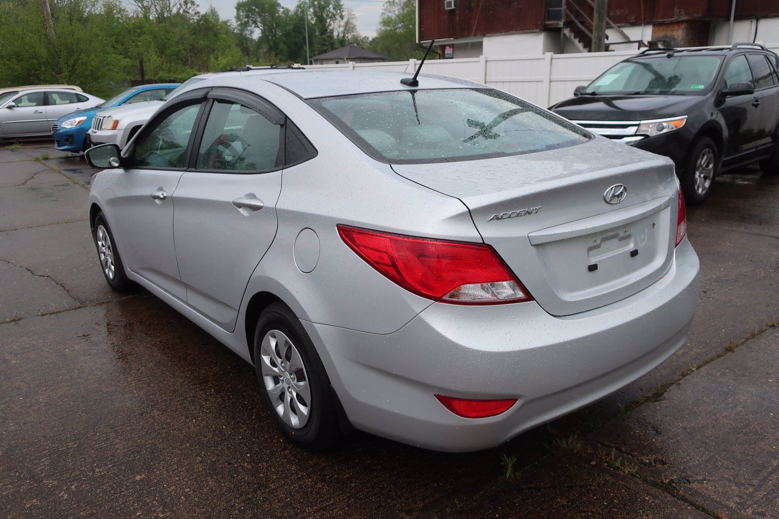Pre-Owned 2017 Hyundai Accent SE FWD 4dr Car