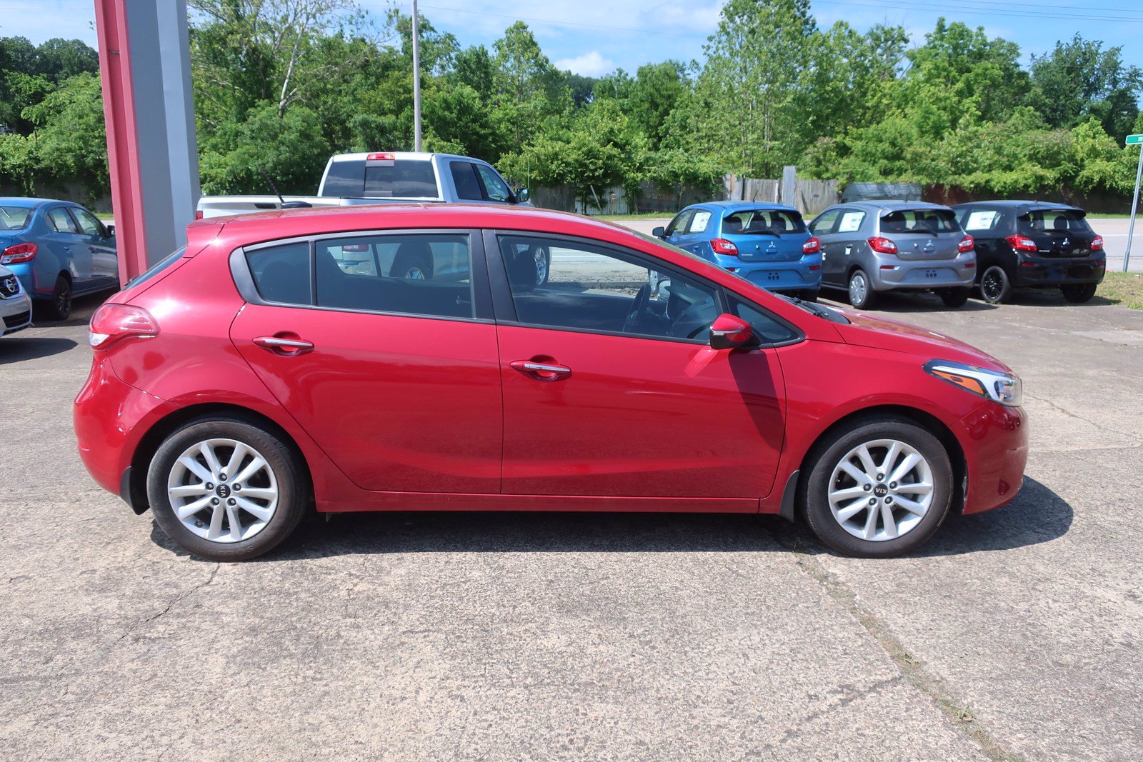 Pre-Owned 2017 Kia Forte5 LX FWD Hatchback